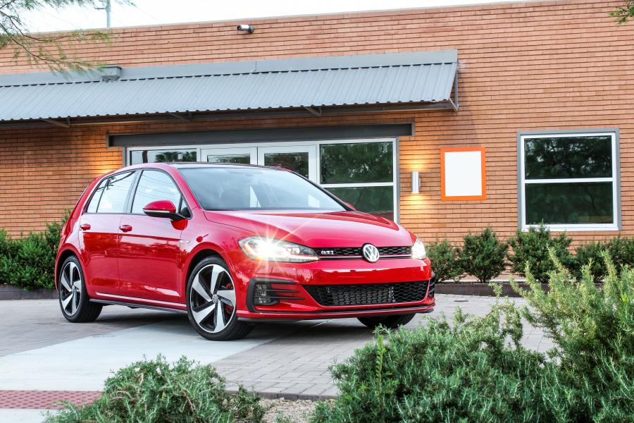  Volkswagen Golf GTI 5-Door (Typ 5G) 2017 года  (NA) (фото 34 из 41)